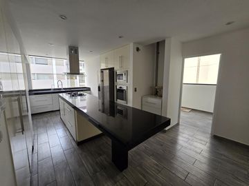 VENDO PENTHOUSE CON PISCINA EN MIRAFLORES