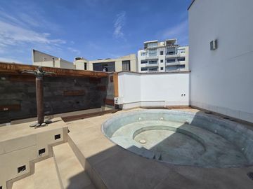 VENDO PENTHOUSE CON PISCINA EN MIRAFLORES