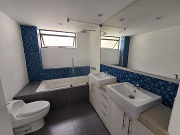 VENDO PENTHOUSE CON PISCINA EN MIRAFLORES