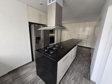 VENDO PENTHOUSE CON PISCINA EN MIRAFLORES