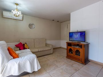 VENTA/PERMUTA - 2 Casas una PB de 2 dormitorios y otra PA de 1 dormitorio. Zona Sur, Rosario.