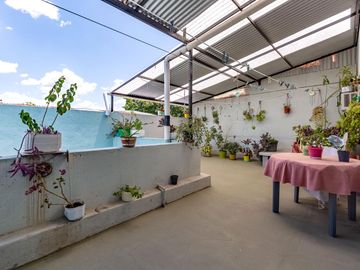 VENTA/PERMUTA - 2 Casas una PB de 2 dormitorios y otra PA de 1 dormitorio. Zona Sur, Rosario.