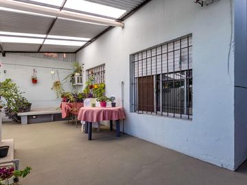 VENTA/PERMUTA - 2 Casas una PB de 2 dormitorios y otra PA de 1 dormitorio. Zona Sur, Rosario.