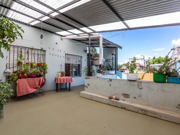 VENTA/PERMUTA - 2 Casas una PB de 2 dormitorios y otra PA de 1 dormitorio. Zona Sur, Rosario.