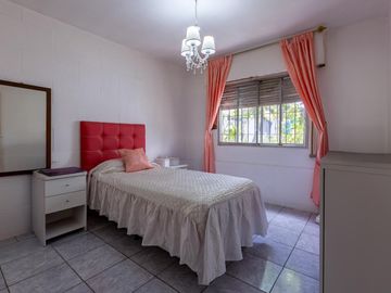 VENTA/PERMUTA - 2 Casas una PB de 2 dormitorios y otra PA de 1 dormitorio. Zona Sur, Rosario.