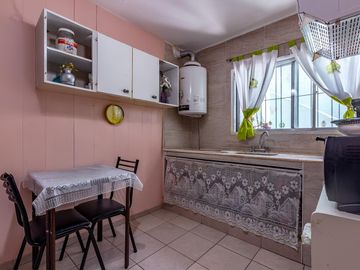 VENTA/PERMUTA - 2 Casas una PB de 2 dormitorios y otra PA de 1 dormitorio. Zona Sur, Rosario.