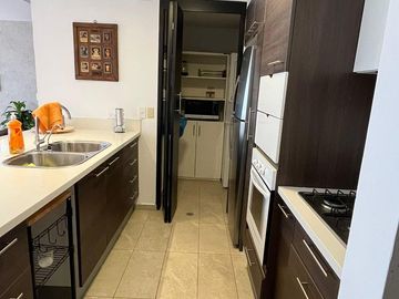 VENTA AMPLIA SUITE CON PATIO - QUITEÑO LIBRE - BELLAVISTA