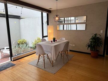 VENTA AMPLIA SUITE CON PATIO - QUITEÑO LIBRE - BELLAVISTA