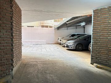 NUEVA CÓRDOBA*EXCLUSIVO SEMIPISO FRENTE AL PARQUE SARMIENTO – 3 DORM   2 COCHERAS