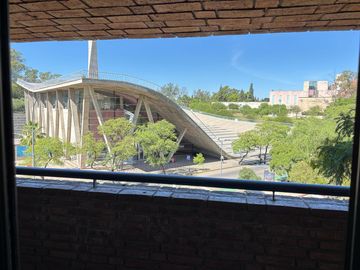 NUEVA CÓRDOBA*EXCLUSIVO SEMIPISO FRENTE AL PARQUE SARMIENTO – 3 DORM   2 COCHERAS