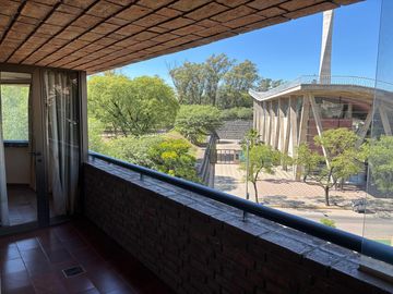 NUEVA CÓRDOBA*EXCLUSIVO SEMIPISO FRENTE AL PARQUE SARMIENTO – 3 DORM   2 COCHERAS