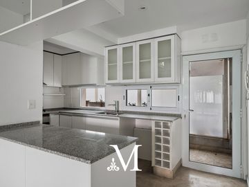Departamento tipo Casa en  Venta 2 Amb con Jardin-Parrilla-1 Cochera-Colegiales