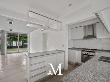 Departamento tipo Casa en  Venta 2 Amb con Jardin-Parrilla-1 Cochera-Colegiales