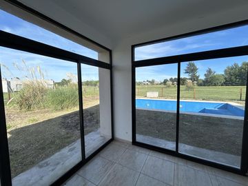 Venta Casa 4 Ambientes Con Pileta Medal Country Club
