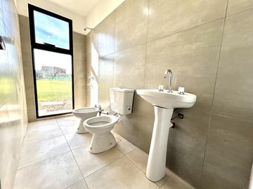 Venta Casa 4 Ambientes Con Pileta Medal Country Club