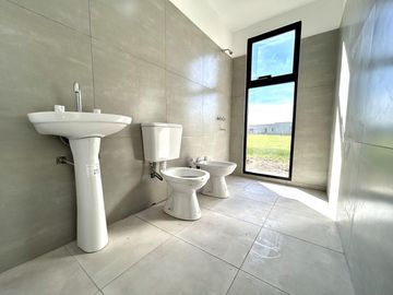 Venta Casa 4 Ambientes Con Pileta Medal Country Club