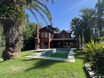 Casa en Venta en Nautico Escobar - Con Piscina