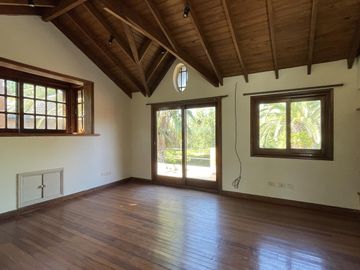Casa en Venta en Nautico Escobar - Con Piscina