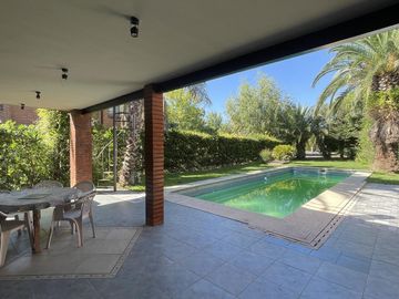 Casa en Venta en Nautico Escobar - Con Piscina