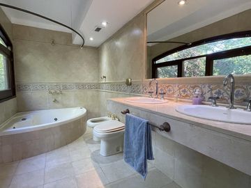 Casa en Venta en Nautico Escobar - Con Piscina