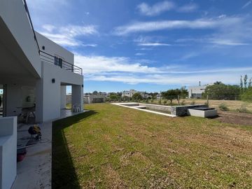 CASA EN ALQUILER - LA RESERVA CARDALES