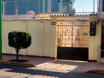 Venta de casa como terreno o para remodelar
