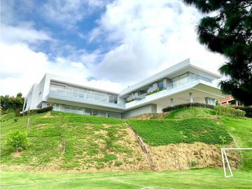 VENTA CASA LUXURY CONDOMINIO DE DAPA