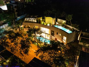 Impresionante Villa de 5 Recámaras en Excelente Ubicación – Amplia y de Diseño Increíble