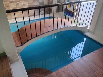 SE VENDE CASA DE 3 NIVELES CON ALBERCA