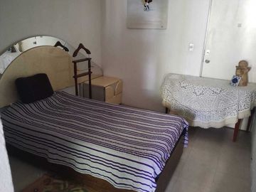 SE VENDE CASA DE 3 NIVELES CON ALBERCA