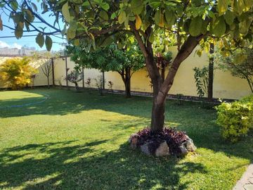 SE VENDE CASA CON TERRENO DE 600  MTS.