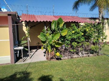 SE VENDE CASA CON TERRENO DE 600  MTS.