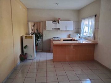 SE VENDE CASA CON TERRENO DE 600  MTS.
