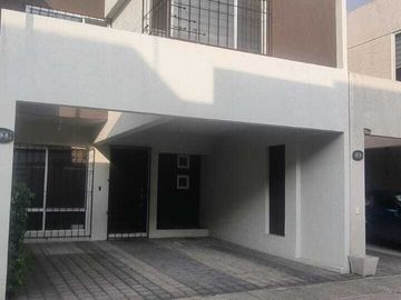 Se Vende o Renta Casa en Villa Toscana III