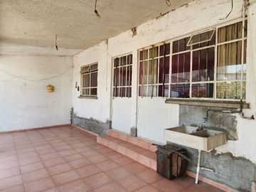 VENTA DE CASA PARA REMODELAR EN  TLAHUAC, A UNOS METROS DEL METRO LOS OLIVOS