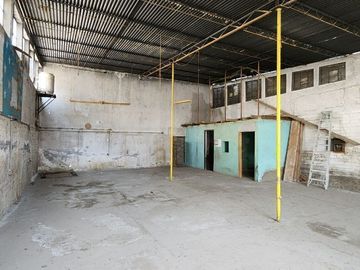 VENTA DE CASA PARA REMODELAR EN  TLAHUAC, A UNOS METROS DEL METRO LOS OLIVOS