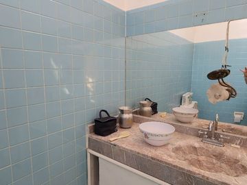 VENTA DE CASA PARA REMODELAR EN  TLAHUAC, A UNOS METROS DEL METRO LOS OLIVOS