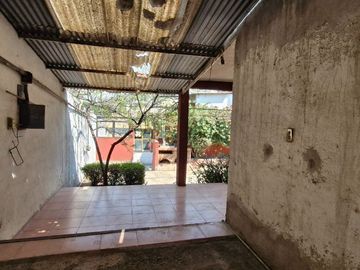 VENTA DE CASA PARA REMODELAR EN  TLAHUAC, A UNOS METROS DEL METRO LOS OLIVOS