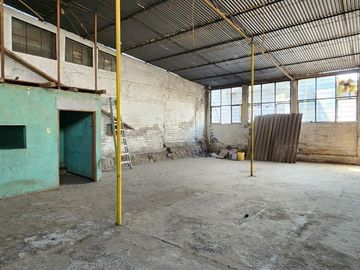 VENTA DE CASA PARA REMODELAR EN  TLAHUAC, A UNOS METROS DEL METRO LOS OLIVOS