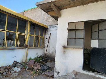 VENTA DE CASA PARA REMODELAR EN  TLAHUAC, A UNOS METROS DEL METRO LOS OLIVOS