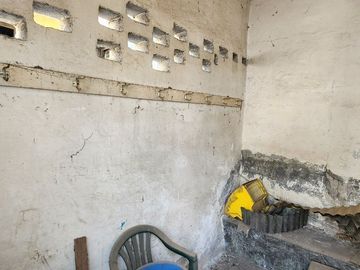 VENTA DE CASA PARA REMODELAR EN  TLAHUAC, A UNOS METROS DEL METRO LOS OLIVOS