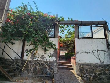 VENTA DE CASA PARA REMODELAR EN  TLAHUAC, A UNOS METROS DEL METRO LOS OLIVOS