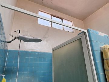 VENTA DE CASA PARA REMODELAR EN  TLAHUAC, A UNOS METROS DEL METRO LOS OLIVOS