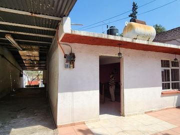 VENTA DE CASA PARA REMODELAR EN  TLAHUAC, A UNOS METROS DEL METRO LOS OLIVOS