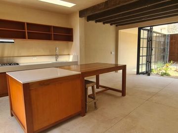 Casa en venta totalmente restaurada a 2 cuadras de la calle 60 en Mérida Yucatán
