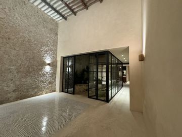 Casa en venta totalmente restaurada a 2 cuadras de la calle 60 en Mérida Yucatán