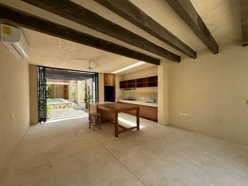 Casa en venta totalmente restaurada a 2 cuadras de la calle 60 en Mérida Yucatán