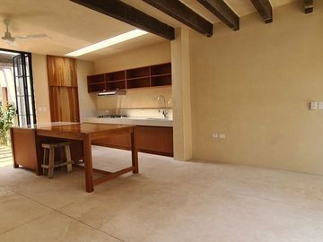 Casa en venta totalmente restaurada a 2 cuadras de la calle 60 en Mérida Yucatán