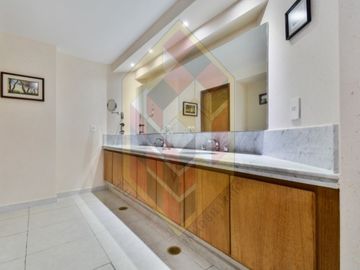 VENTA DE DEPARTAMENTO  EN LOMAS COUNTRY CLUB