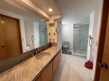 VENTA DE DEPARTAMENTO  EN LOMAS COUNTRY CLUB